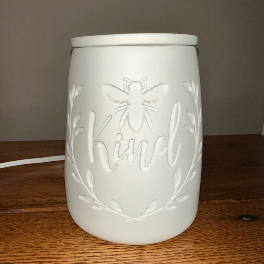 Bee Kind Scentsy Warmer - Picture 2 of 5